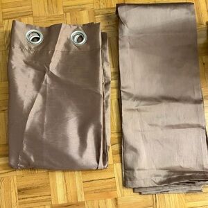 Gold/brown curtain